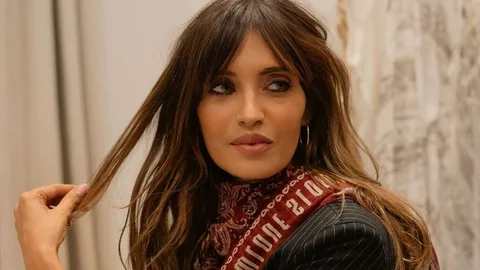 Sara Carbonero con look boho de oficina.