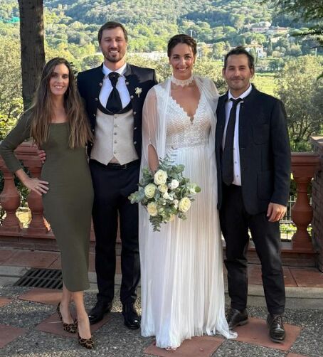 Ona Carbonell y Pablo Ibáñez, junto a Maica García, en el día de su boda