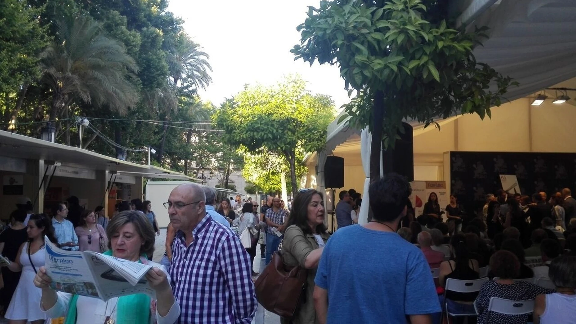 El PSOE acusa a Sanz de "arruinar" la Feria del Libro de Sevilla