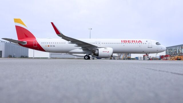 El nuevo Airbus A321XLR de Iberia se prepara para su ferry flight a Madrid.