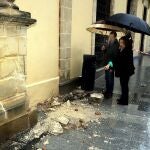 Cádiz.-Temporal.- Cae parte de una cornisa de la fachada del Ayuntamiento de Jerez sin que se produzcan daños personales