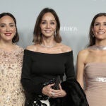 Isabel Preysler junto a Tamara Falcó y Ana Boyer. 