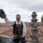El folclorista Ángel Rufino de Haro, El Mariquelo, asciende a la Catedral Nueva de Salamanca