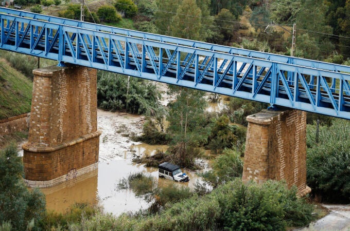 Limpieza en Álora (Málaga) tras las inundaciones por el paso de la DANA