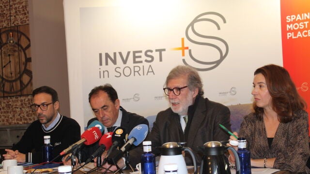 Santiago Aparicio, Benito Serrano y Mª Ángeles Fernández durante la presentación