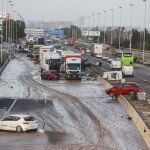 Economía.-(AM) Gobierno aprueba una reducción temporal en los tiempos de descanso de transportistas para atender la DANA