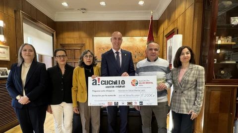 El alcalde de León y Agustín Risueño entregan la recaudación del Bocadillo Solidario de Cecina a Salud Mental León