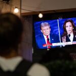 EEUU.- Kamala Harris hace un llamamiento al voto joven mientras Trump se presenta como el "protector de las mujeres"