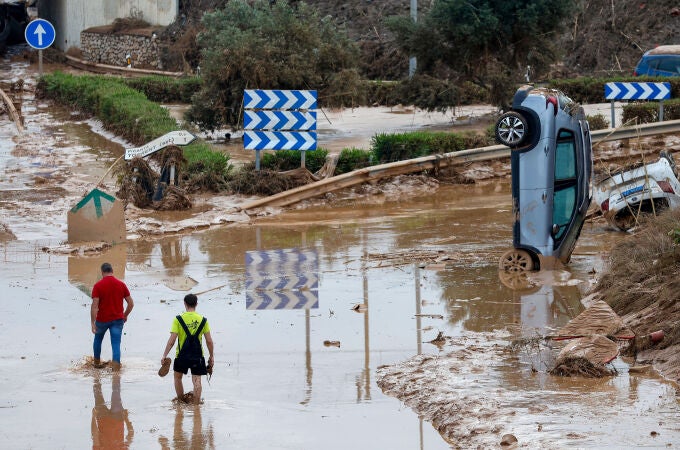 Vista de una calle afectada en Paiporta, tras las fuertes lluvias causadas por la DANA