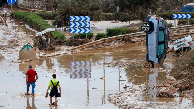 Vista de una calle afectada en Paiporta, tras las fuertes lluvias causadas por la DANA