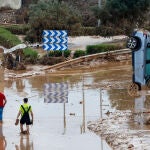 Vista de una calle afectada en Paiporta, tras las fuertes lluvias causadas por la DANA