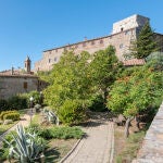 El castillo de Tatti vigila y defiende la Toscana italiana