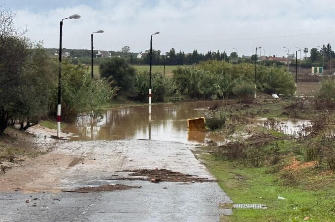 Huelva.- Temporal.- Consorcio Provincial de Bomberos atiende cerca 60 incidencias en doce horas y rescata a una mujer