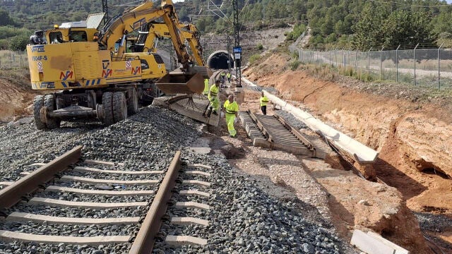 Trabajos de resconstrucción en líneas de AVE Valencia-Madrid