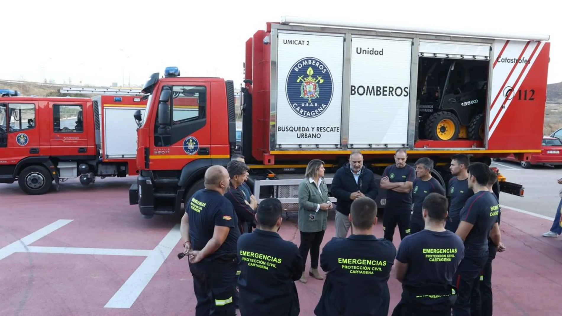 El convoy ha salido a primera hora de ese sábado en dirección a Alzira para colaborar en las labores de ayuda a los afectados por la DANA