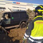 Los bomberos de la Diputación de Valladolid ya trabajan en el cauce del río en Chiva