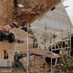 Búsqueda y rescate de víctimas en Paiporta tras el paso de la DANA