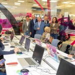 El consejero de Movilidad y Transformación Digital, José Luis Sanz Merino, visita el espacio CyL Digital de Ávila