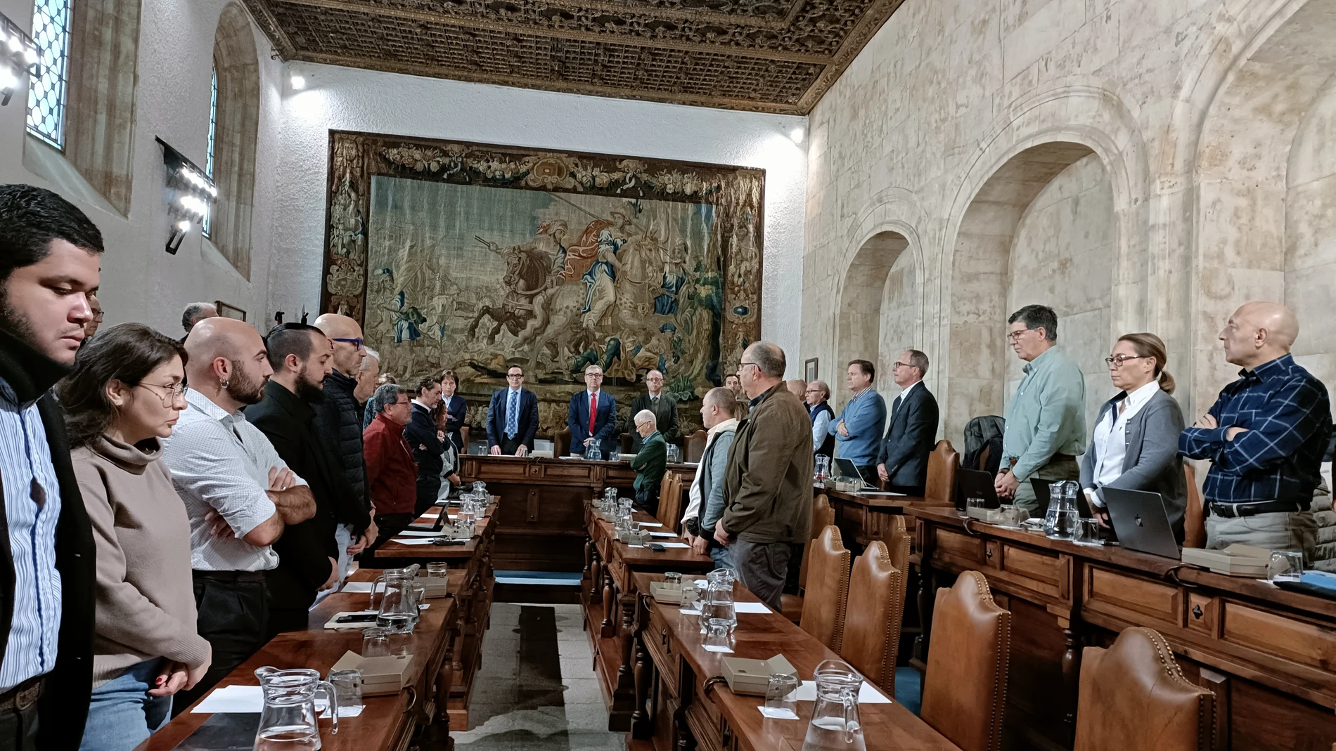 El Consejo de Gobierno de la Universidad de Salamanca guarda un minuto de silencio por los damnificados por la DANA