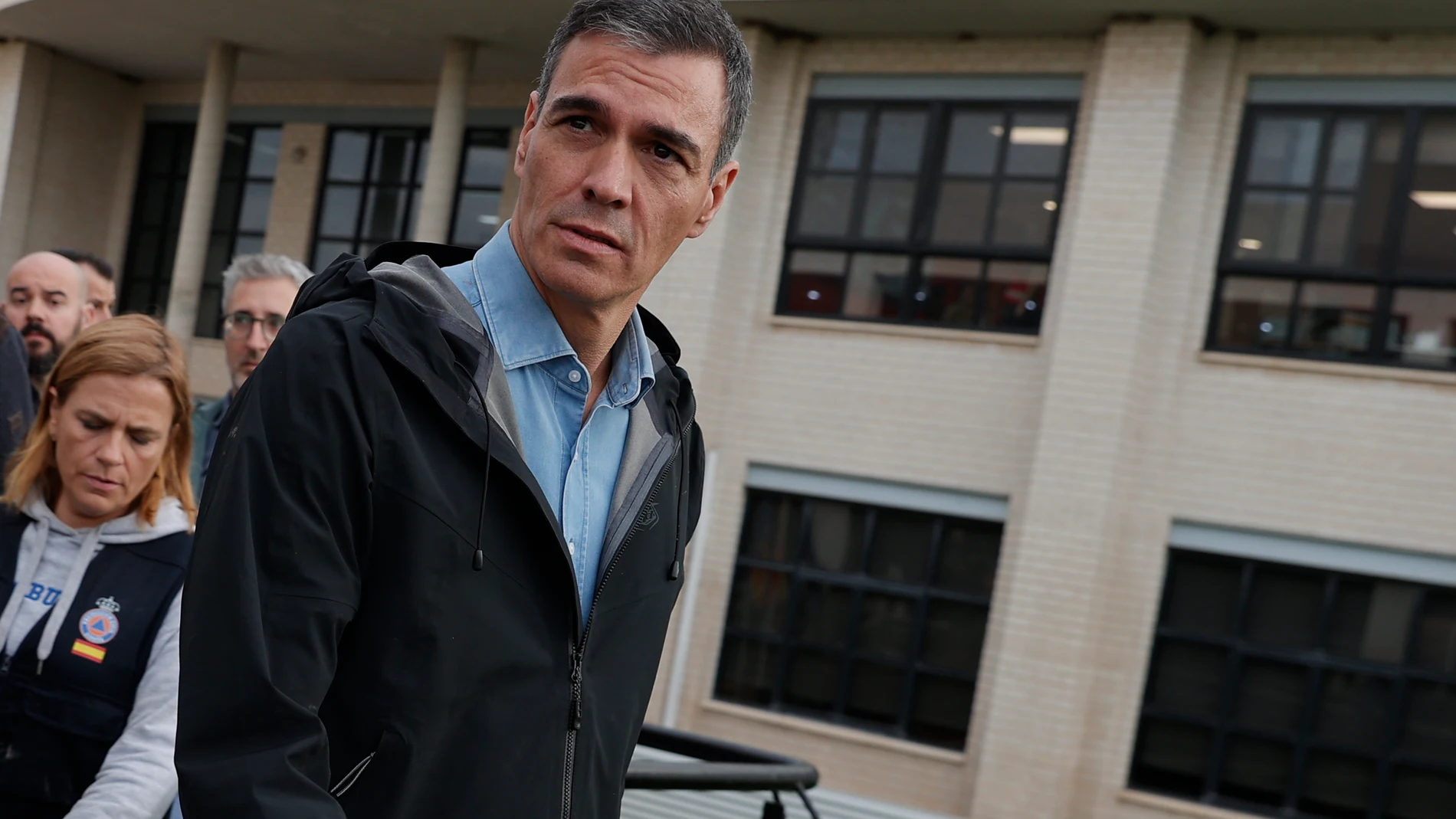 VALENCIA, 03/11/2024.- EL presidente del GObierno, PEdro Sánchez, en el Centro de Emergencias de la Generalitat valenciana, en l'Eliana (Valencia), desde el que se coordina la emergencia por la dana, este domingo. EFE/Manuel Bruque