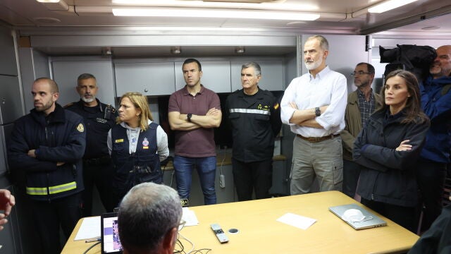 Visita de Felipe y Letizia a las zonas más afectadas por la DANA.