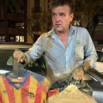 El coleccionista y aficionado del Valencia, que salvó su colección de camisetas