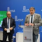 El delegado de la Junta, José Antonio Rubio (D); y el alcalde de Brañosera, Jesús Mediavilla, en la presentación de las jornadas municipalistas con el título de “Nuevo Pacto Urbano-Rural en el S.XXI”, que se llevarán a cabo los días 6 y 7 de noviembre de 2024 en el Centro Cultural Provincial de la Diputación de Palencia