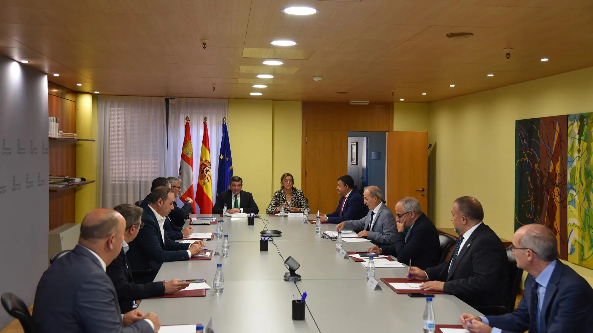 González Gago preside junto a Armisén un encuentro con las diputaciones provinciales