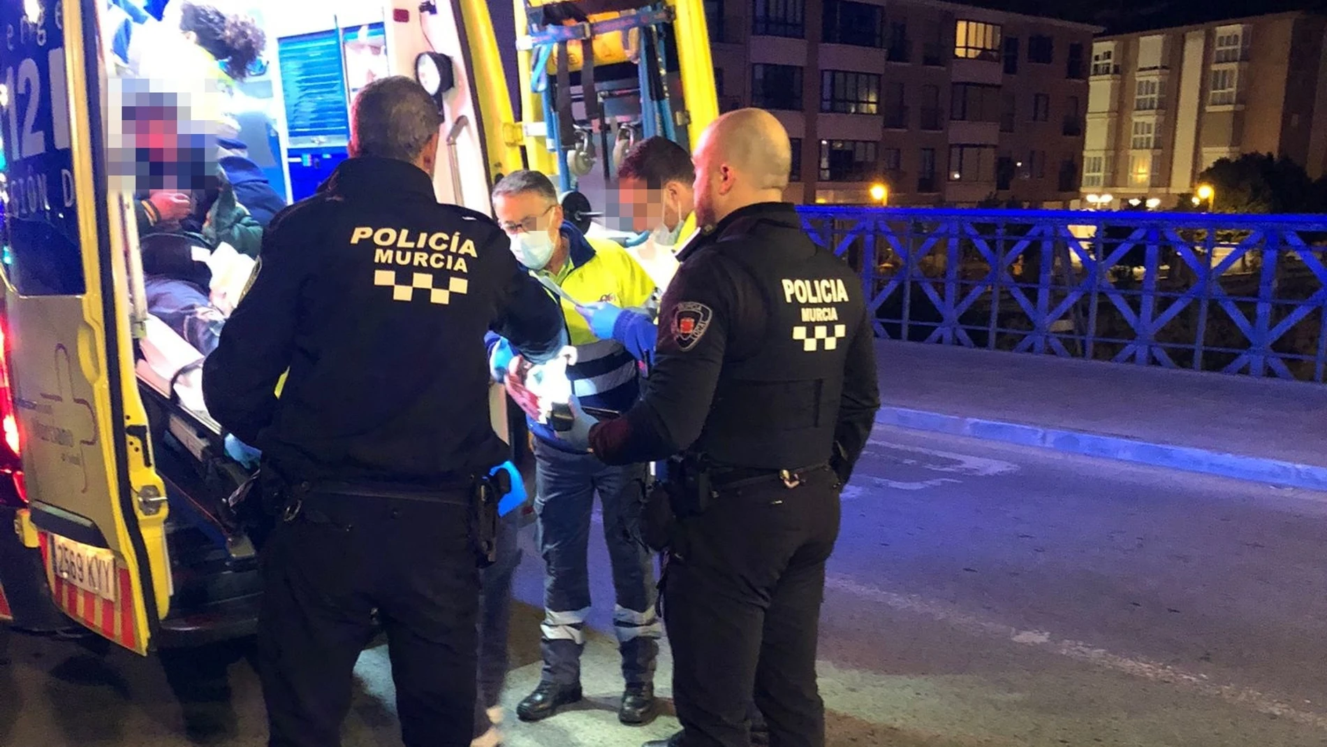 Ambulancia que trasladó al herido a un centro hospitalario