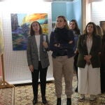 La vicepresidenta de la Junta, Isabel Blanco, visita la exposición "Art on the road" en Benavente (Zamora)