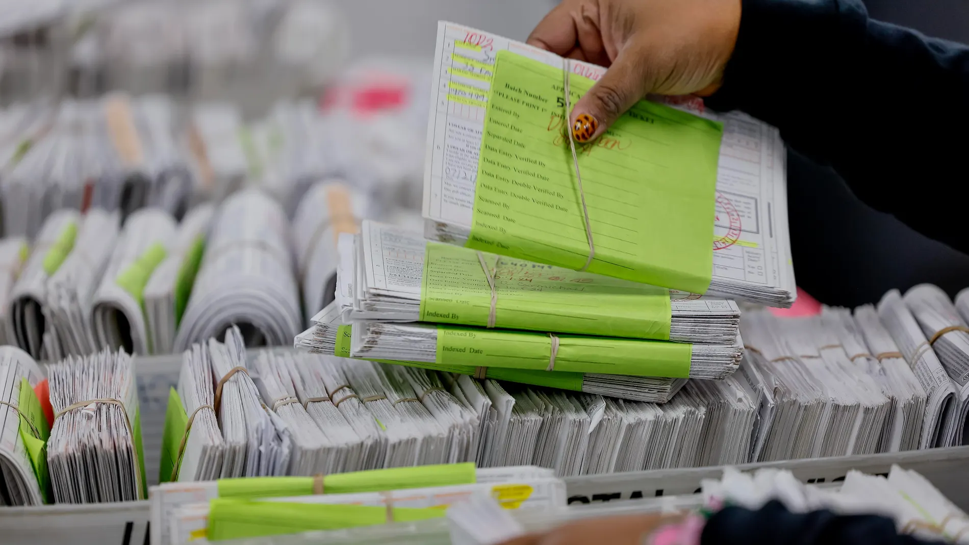 Union City (United States), 04/11/2024.- A worker with the Fulton County Department of Registration & Elections sorts through voter registration forms at the county's new Elections Hub and Operations Center in Union City, Georgia, USA, 04 November 2024. Officials gave the news media a tour of the site, one day ahead of the US Election Day, 05 November 2024. (Elecciones) EFE/EPA/ERIK S. LESSER