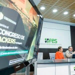 El CEO de Quick Click Spain y creador de Cibersegura, Abel Gómez, y la secretaria general de la Federación Empresarial Segoviana, Beatriz Escudero, presentan el I Congreso de Hackers de Segovia