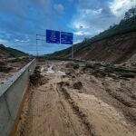 Temporal.- Cortada la A-27 en Valls (Tarragona) por desprendimiento de tierra por las lluvias