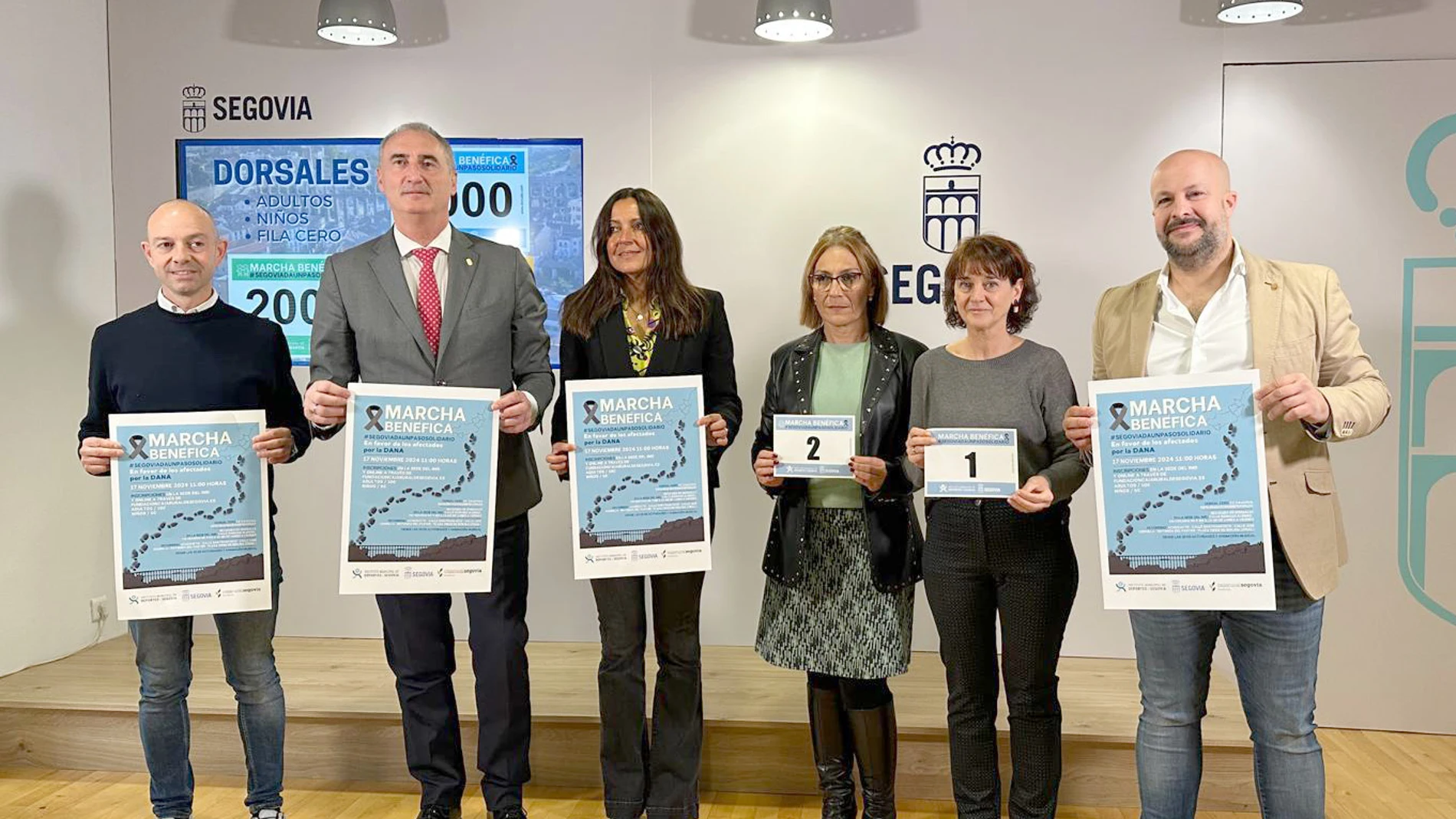 El alcalde de Segovia, José Mazarías, presenta la marcha benéfica el 17 de noviembre en favor de los afectados