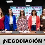 Los sindicatos CSIF, ANPE, STECyL, UGT y CCOO informan de manera conjunta sobre las demandas a la Consejería de Educación y negociación de mejoras retributivas. De izquierda a derecha, Beatriz García (UGT); Pilar Gredilla (ANPE); Isabel Madruga (CSIF); Cristina Fulconis (STECYL); Elena Calderón (CCOO)