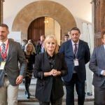 La consejera Leticia García a su llegada al Colegio y Hospedería Fonseca para inaugurar la jornada