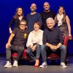 (Superior Izquierda) Anna Bertran, Roger Julià, David Olivares, Mercè Puy, Andreu Buenafuente, Sílvia Abril, Carles Sans