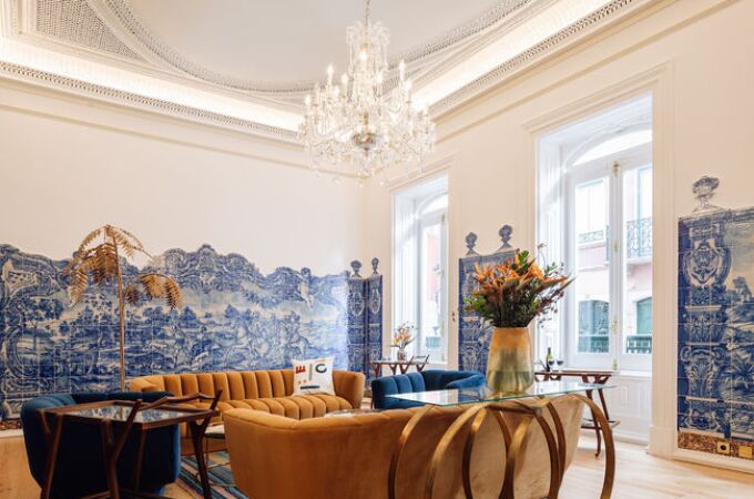 Salón con preciosos lienzos de azulejos portugueses