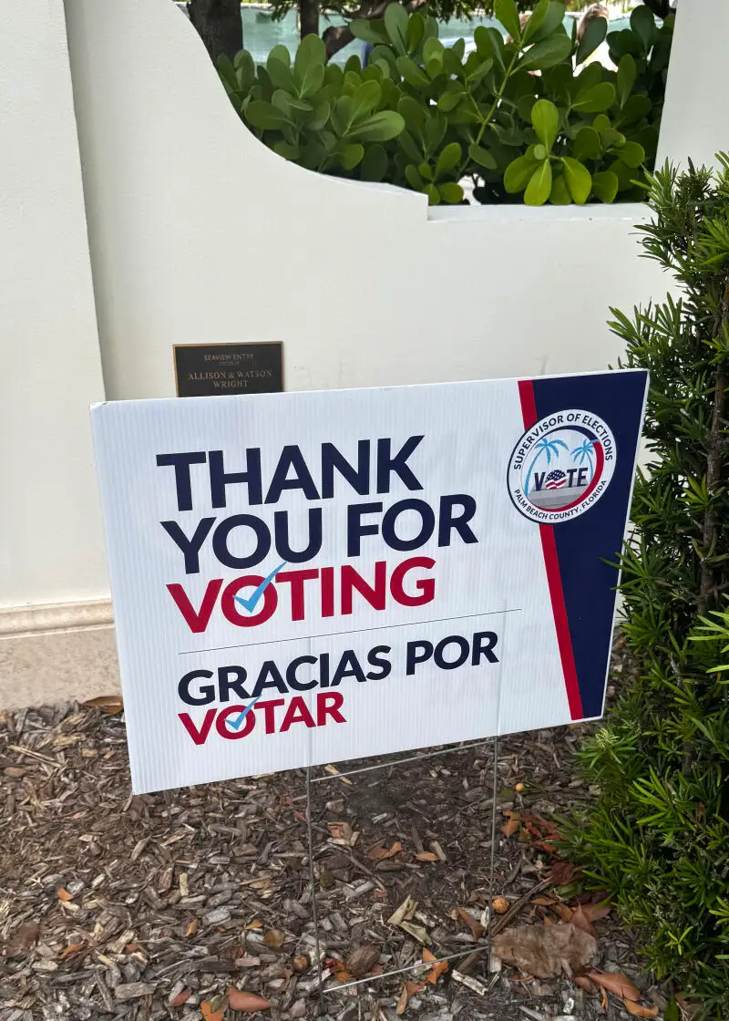 Movimiento MAGA acompaña a Donald Trump a votar en Palm Beach