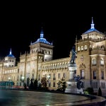 La Academia de Caballería de Valladolid con la estatua de José Zorrilla vigilante