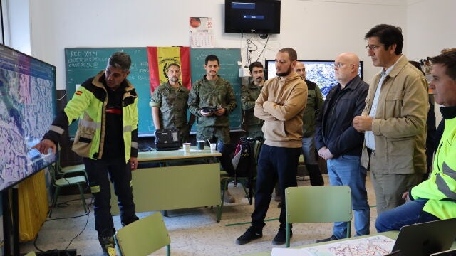 El vicepresidente segundo, José Manuel Caballero, ha visitado la oficina de atención para los afectados de la DANA en Letur (Albacete)