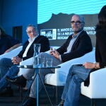 Los ponentes, moderados por la periodista Pina Mezzera, editora de «C21 Media»