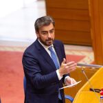 Diego Calvo interviniendo en el Parlamento de Galicia