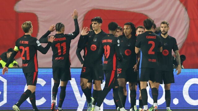 El FC Barcelona en la celebración de uno de los goles frente al Estrella Roja en Belgrado.