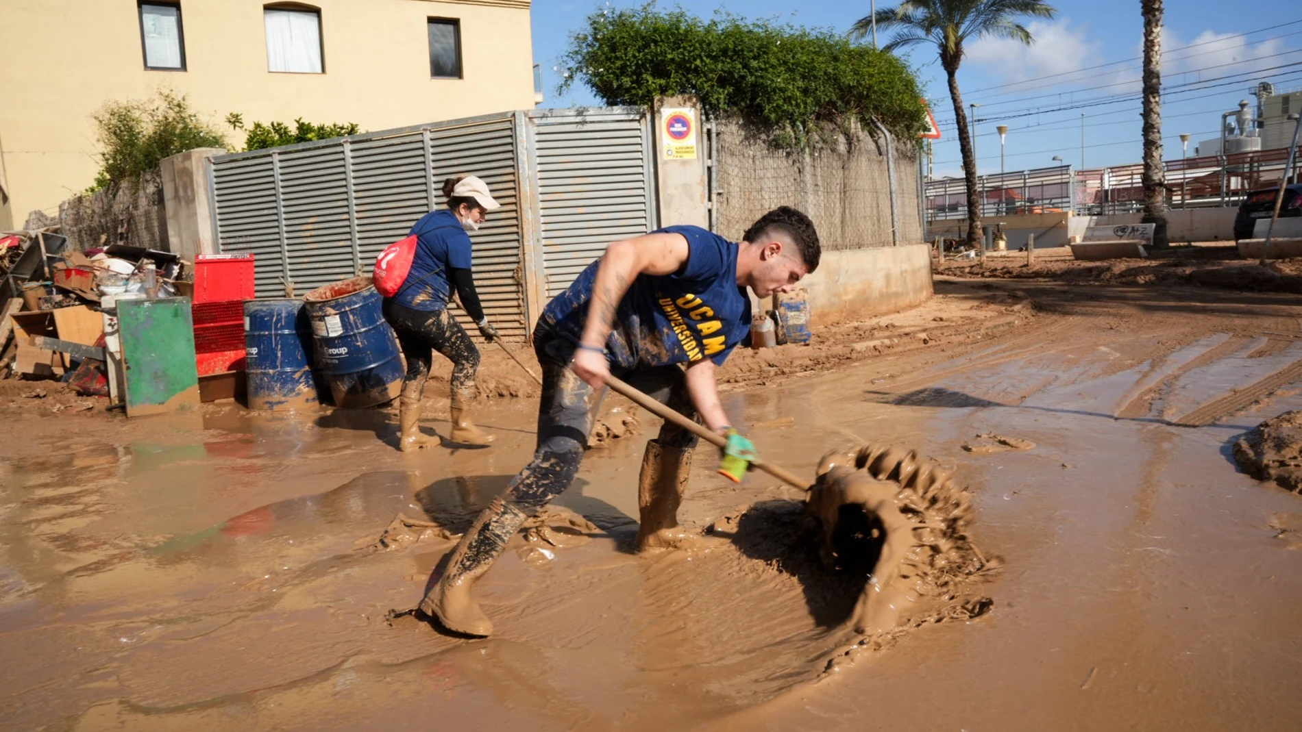 Un grupo de 200 voluntarios de la UCAM han ido a Valencia para ayudar a los afectados por la DANA REMITIDA / HANDOUT por UCAM Fotografía remitida a medios de comunicación exclusivamente para ilustrar la noticia a la que hace referencia la imagen, y citando la procedencia de la imagen en la firma 07/11/2024