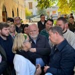  El presidente de Castilla-La Mancha, Emiliano García-Page durante su visita a Letur (Albacete) EFE/ Miguel Andújar