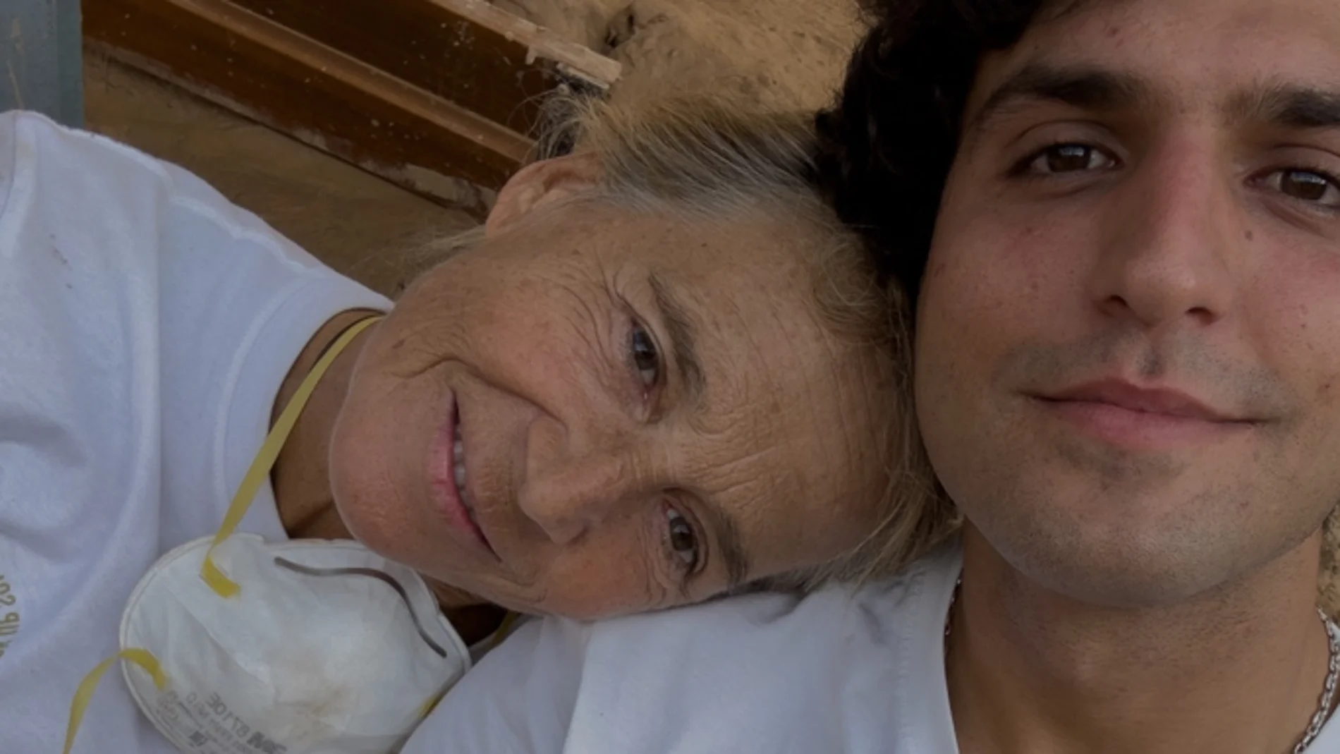 Tomás Páramo y Marta Barroso, voluntarios en Valencia