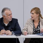 El ministro de Política Territorial, Ángel Víctor Torres (i) y la consellera de Interior, Salomé Pradas (d) asisten a la reunión del Centro de Coordinación Operativo Integrado (CECOPI) de la Comunitat Valenciana 