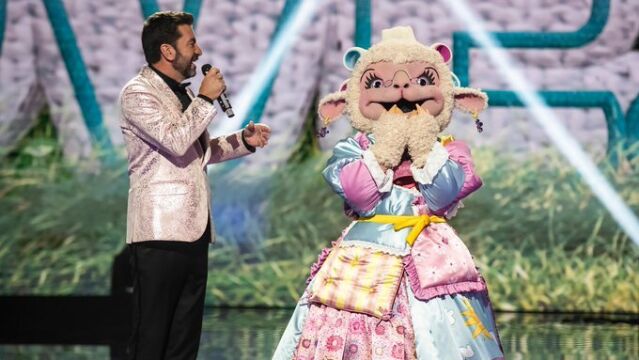 La villana de "Sálvame" reino junto a Revilla en Mask Singer