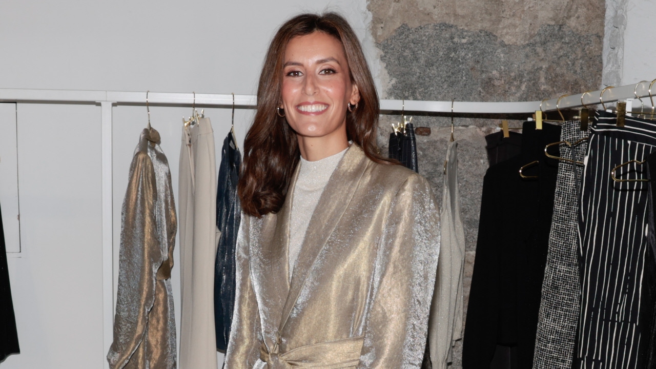 El vestido de punto de Ana Boyer (que aprobaría Tamara Falcó) será el favorito de las mujeres pijas de Madrid